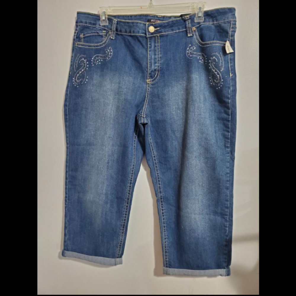 Roz & Ali NWT Capri Jeans